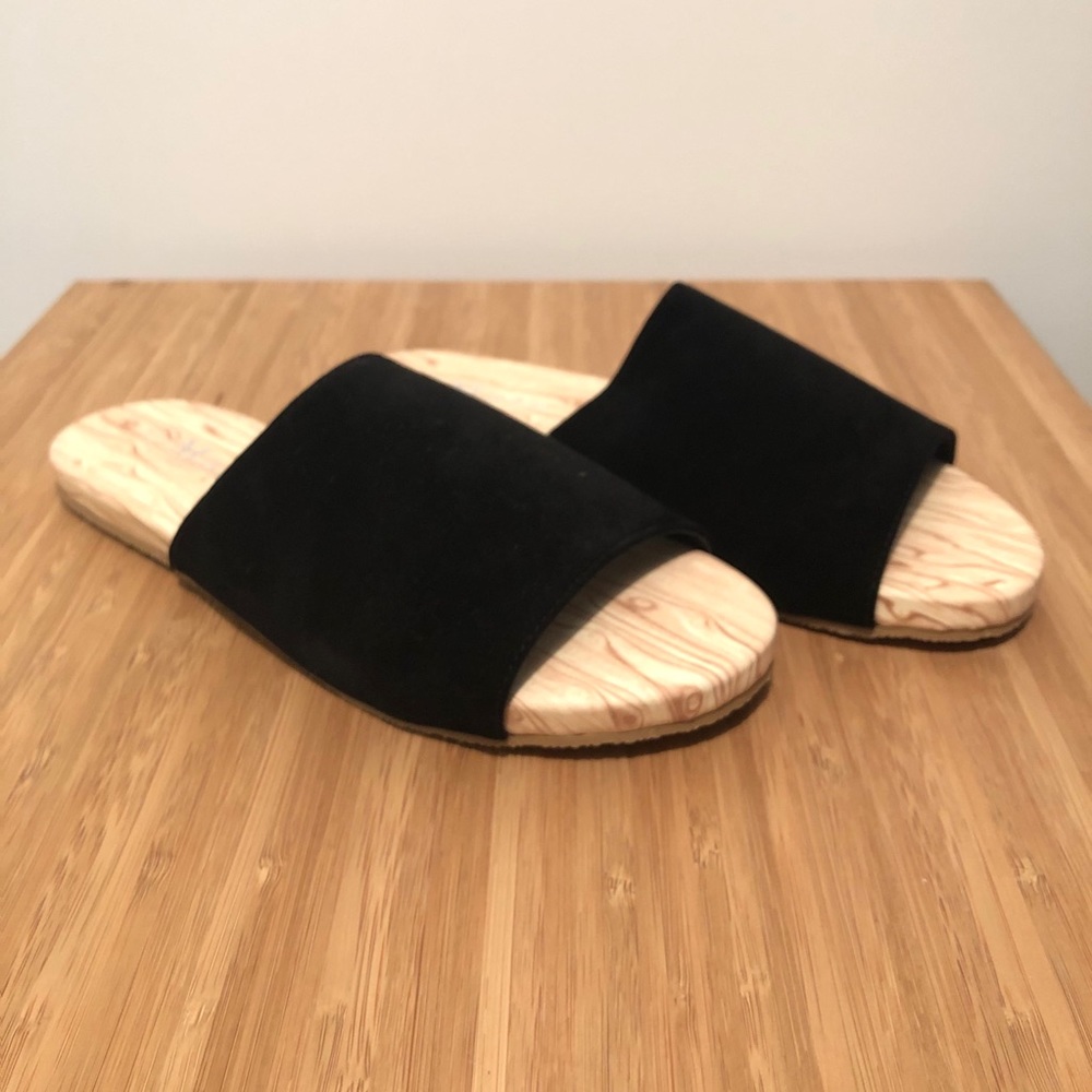 New In Box Mata Slip On Sandal Black Size 7